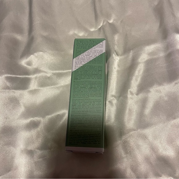 Ren Clean Skincare Evercalm Redness Relief Serum - Picture 4 of 6